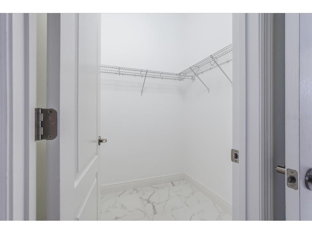 3613 Woodcliff Lake Terrace Sarasota FL 34243 A4696019 image45