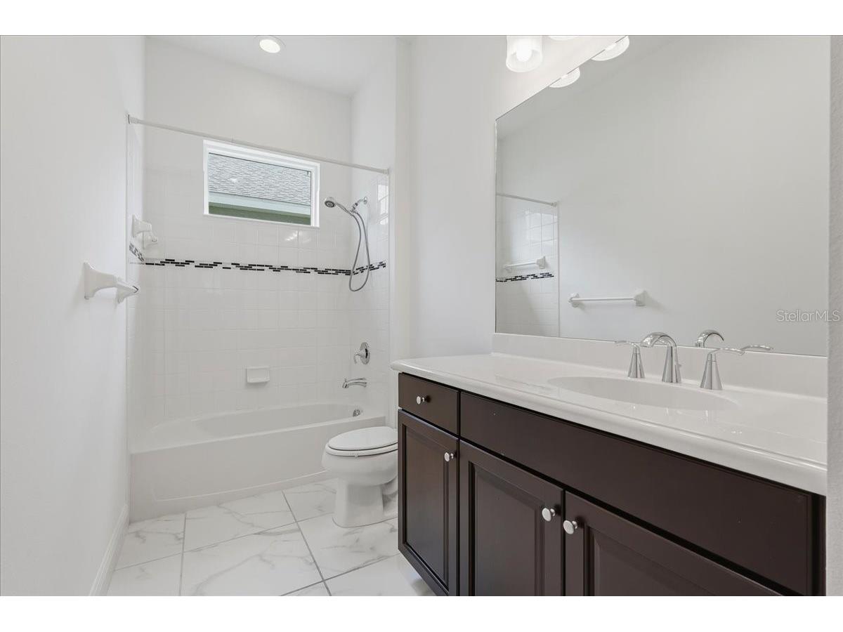 3613 Woodcliff Lake Terrace Sarasota FL 34243 A4696019 image47