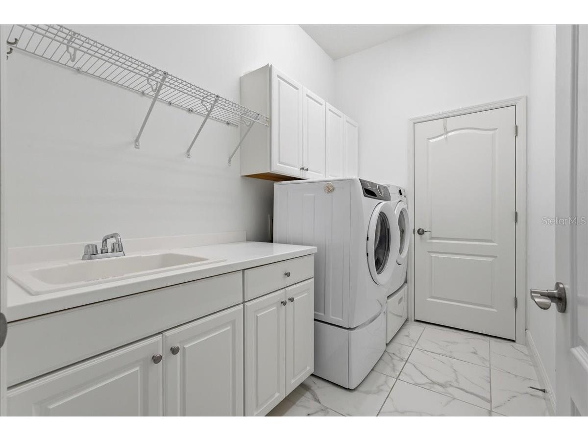 3613 Woodcliff Lake Terrace Sarasota FL 34243 A4696019 image48