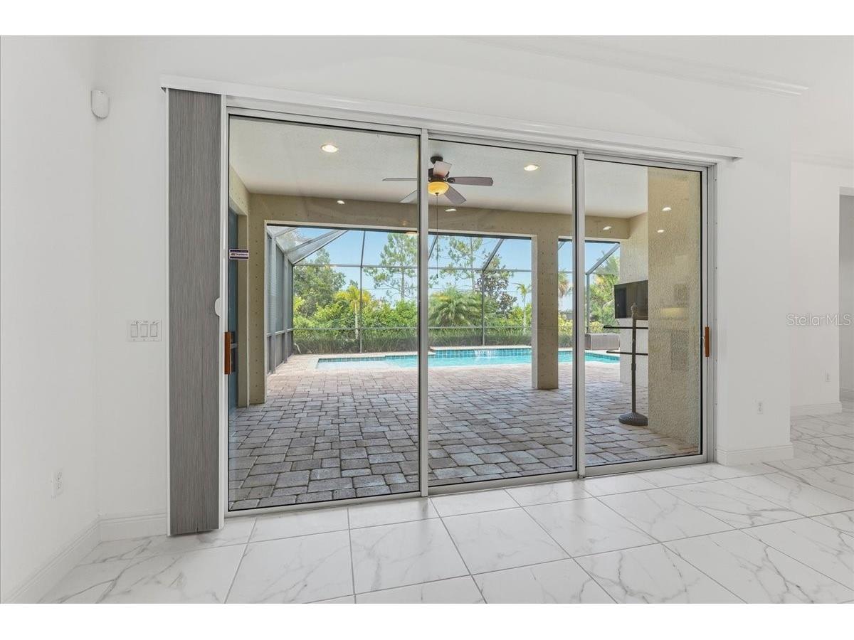 3613 Woodcliff Lake Terrace Sarasota FL 34243 A4696019 image9