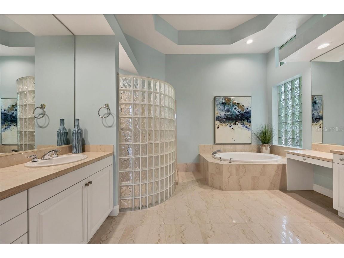 3617 Fair Oaks Place Longboat Key FL 34228 A4663935 image17