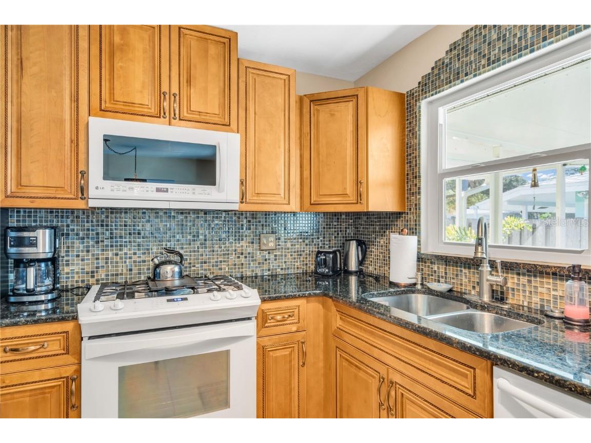 3617 Iroquois Avenue Sarasota FL 34234 A4660590 image12