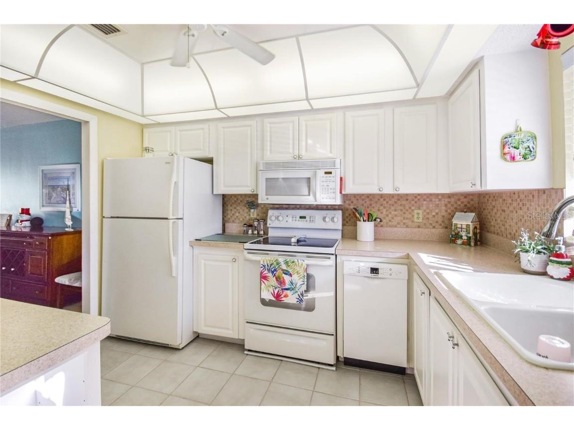 3617 Lake Bayshore Drive #J-401 Bradenton FL 34205 A4670880 image3