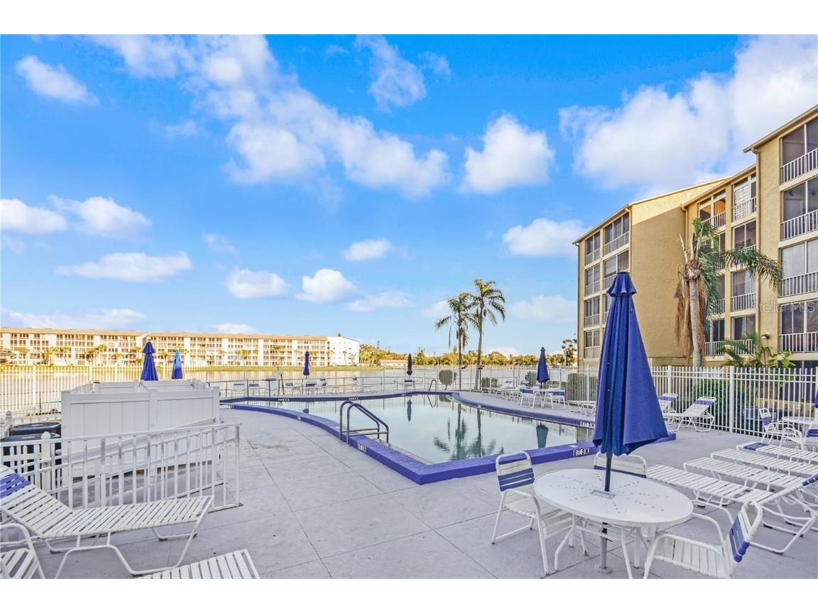 3617 Lake Bayshore Drive #J-401 Bradenton FL 34205 A4670880 image32