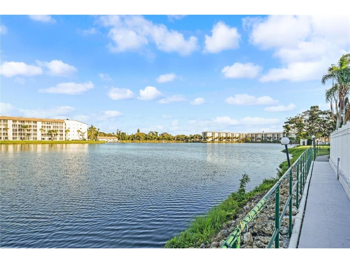 3617 Lake Bayshore Drive #J-401 Bradenton FL 34205 A4670880 image36