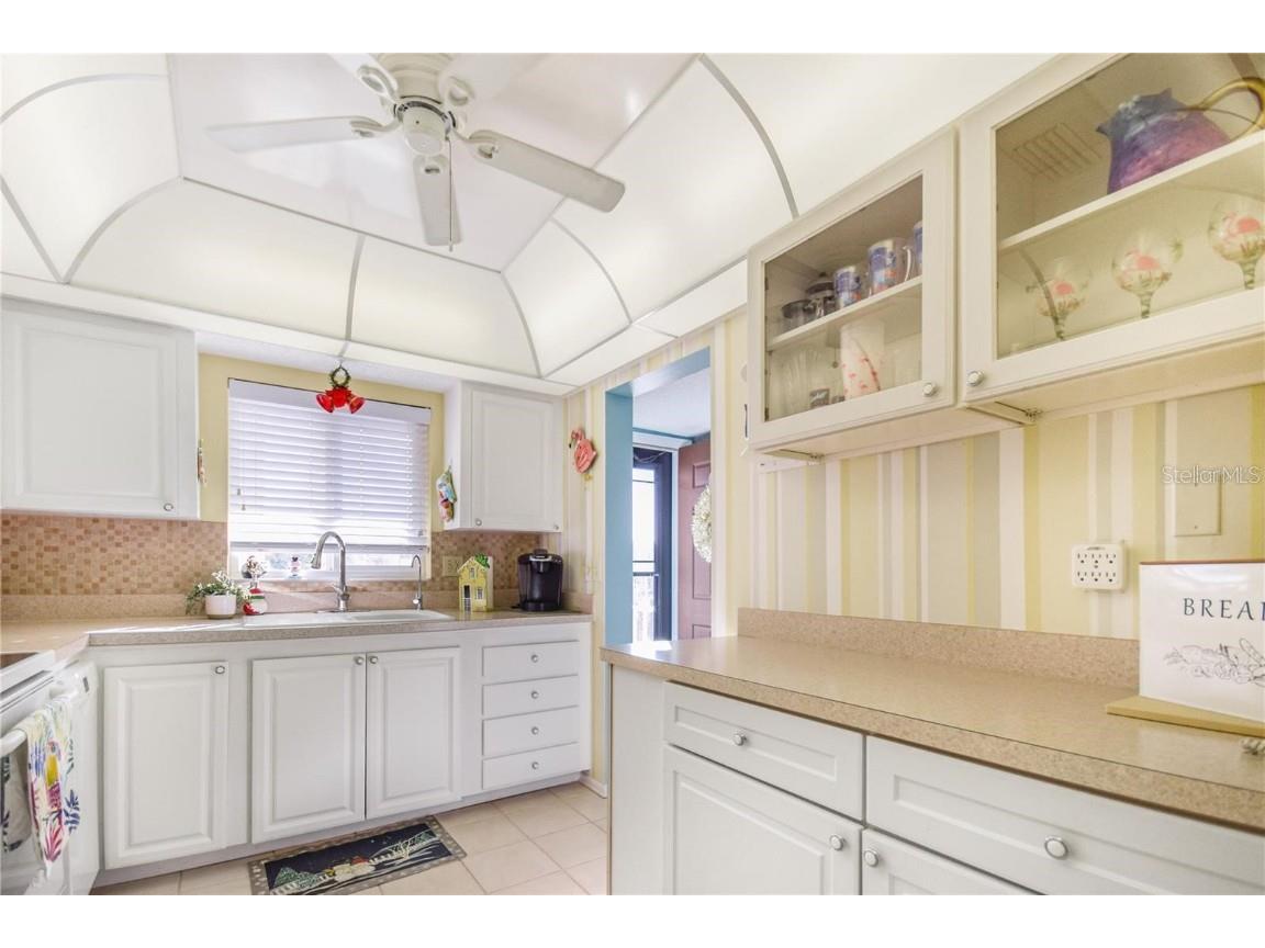 3617 Lake Bayshore Drive #J-401 Bradenton FL 34205 A4670880 image4