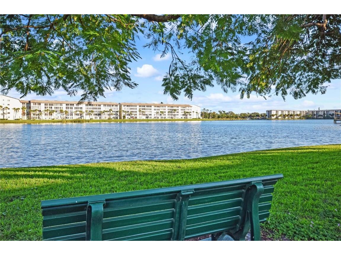 3617 Lake Bayshore Drive #J-401 Bradenton FL 34205 A4670880 image40