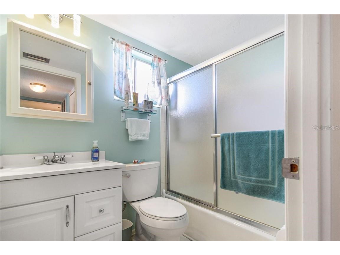 3617 Lake Bayshore Drive #J-401 Bradenton FL 34205 A4670880 image8