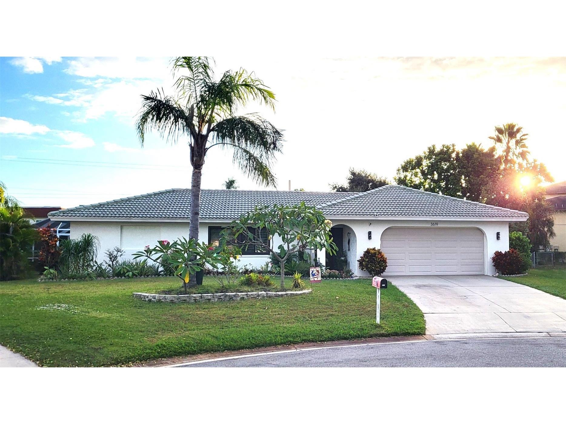 3619 Pembrook Drive Sarasota FL 34239 A4681591 image1
