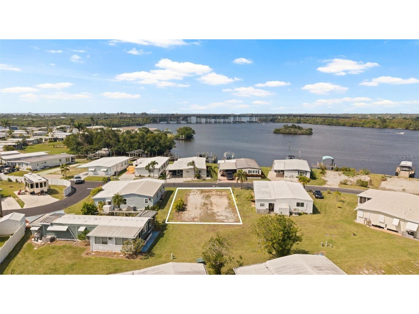 362 Shoreland Drive Fort Myers FL 33905 - CALOOSAHATCHEE RIVER TB8364849 image1