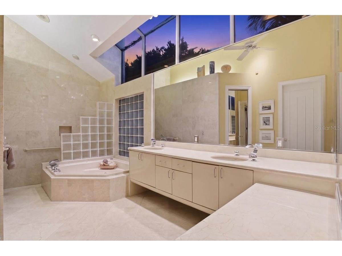 3620 Fair Oaks Place Longboat Key FL 34228 - BUTTONWOOD HARBOR SARASOTA BAY A4693553 image27