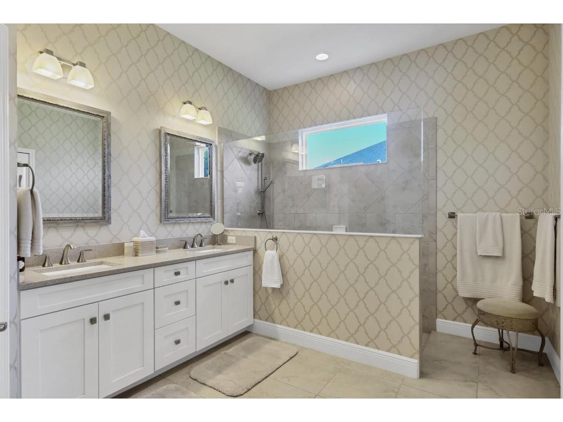 3620 Woodcliff Lake Terrace Sarasota FL 34243 A4674613 image24