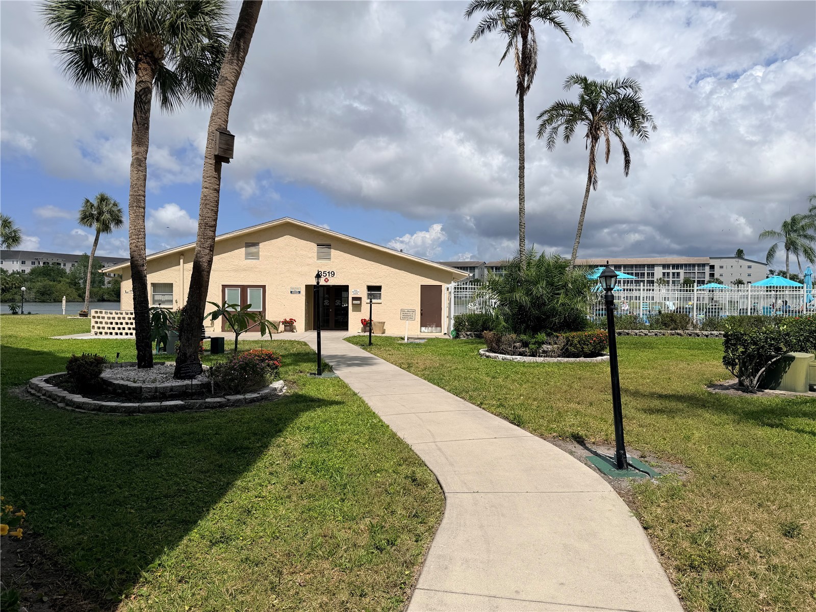 3621 Lake Bayshore Drive #J-403 Bradenton FL 34205 A4690941 image7