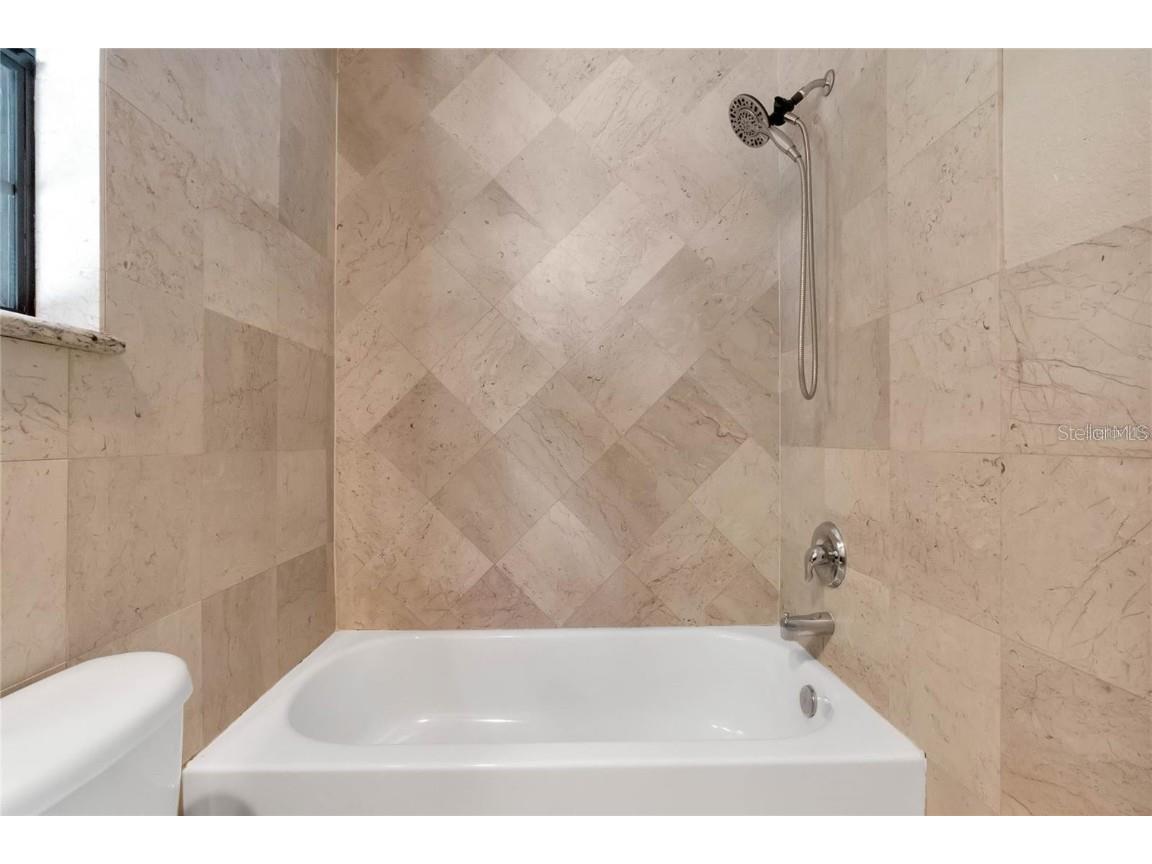 3622 Devonswood Drive Orlando FL 32806 O6348580 image42