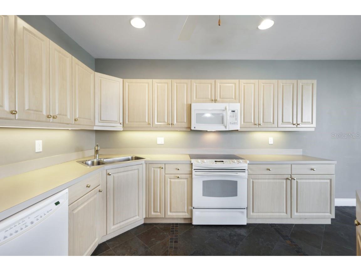 3623 Edgewood Avenue Fort Myers FL 33916 - CALOOSAHATCHEE RIVER A4642336 image15