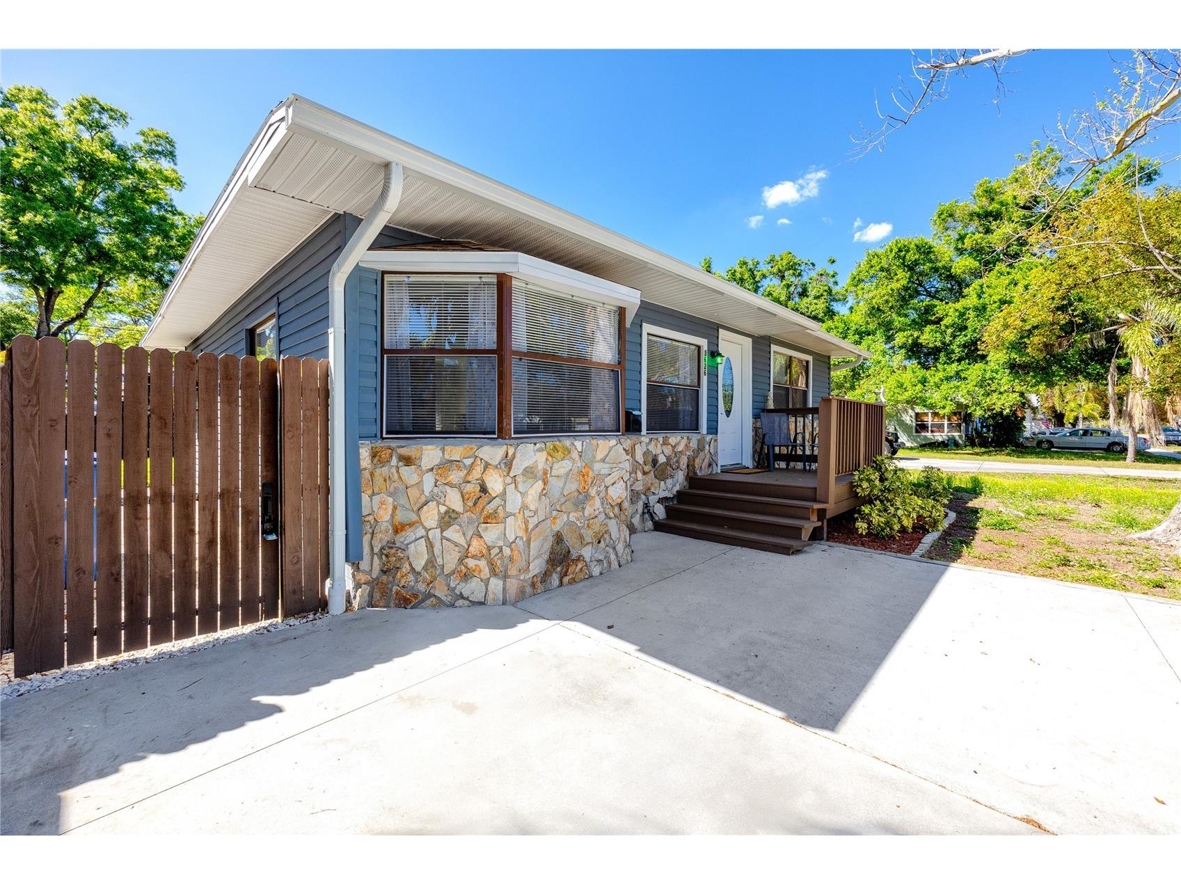 3626 Queen Street N Saint Petersburg FL 33713 TB8489832 image2