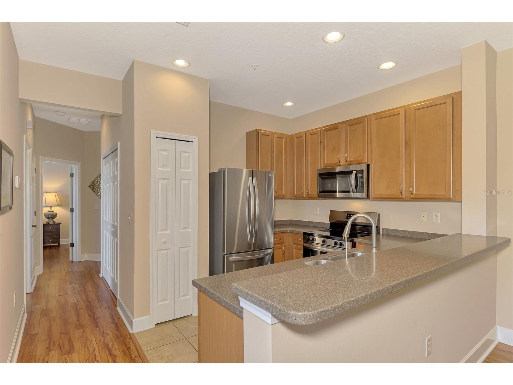 3627 Parkridge Circle #11-203 Sarasota FL 34243 A4696708 image23