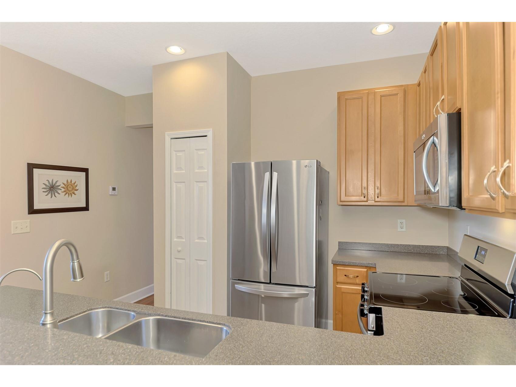 3627 Parkridge Circle #11-203 Sarasota FL 34243 A4696708 image24
