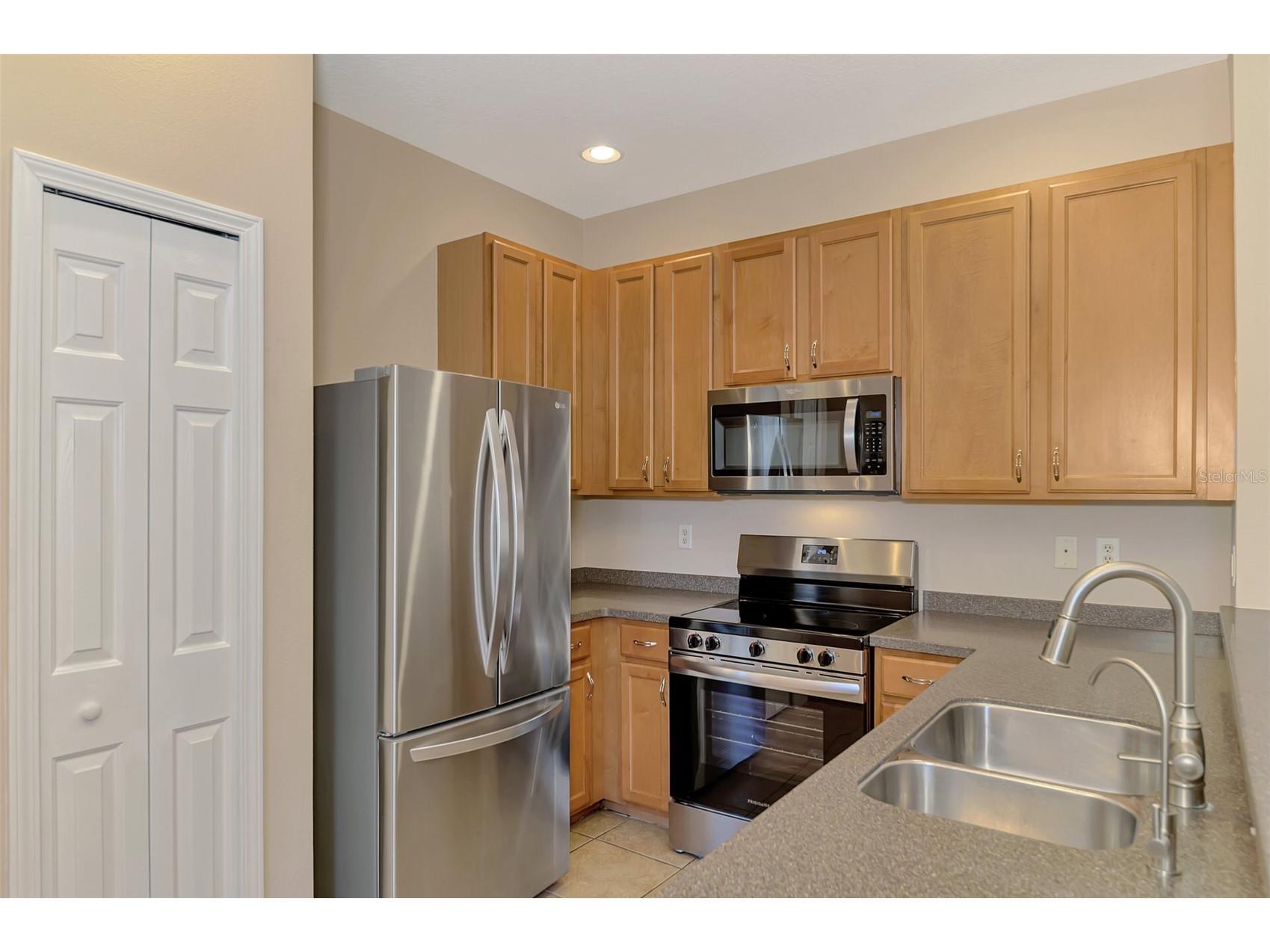 3627 Parkridge Circle #11-203 Sarasota FL 34243 A4696708 image25