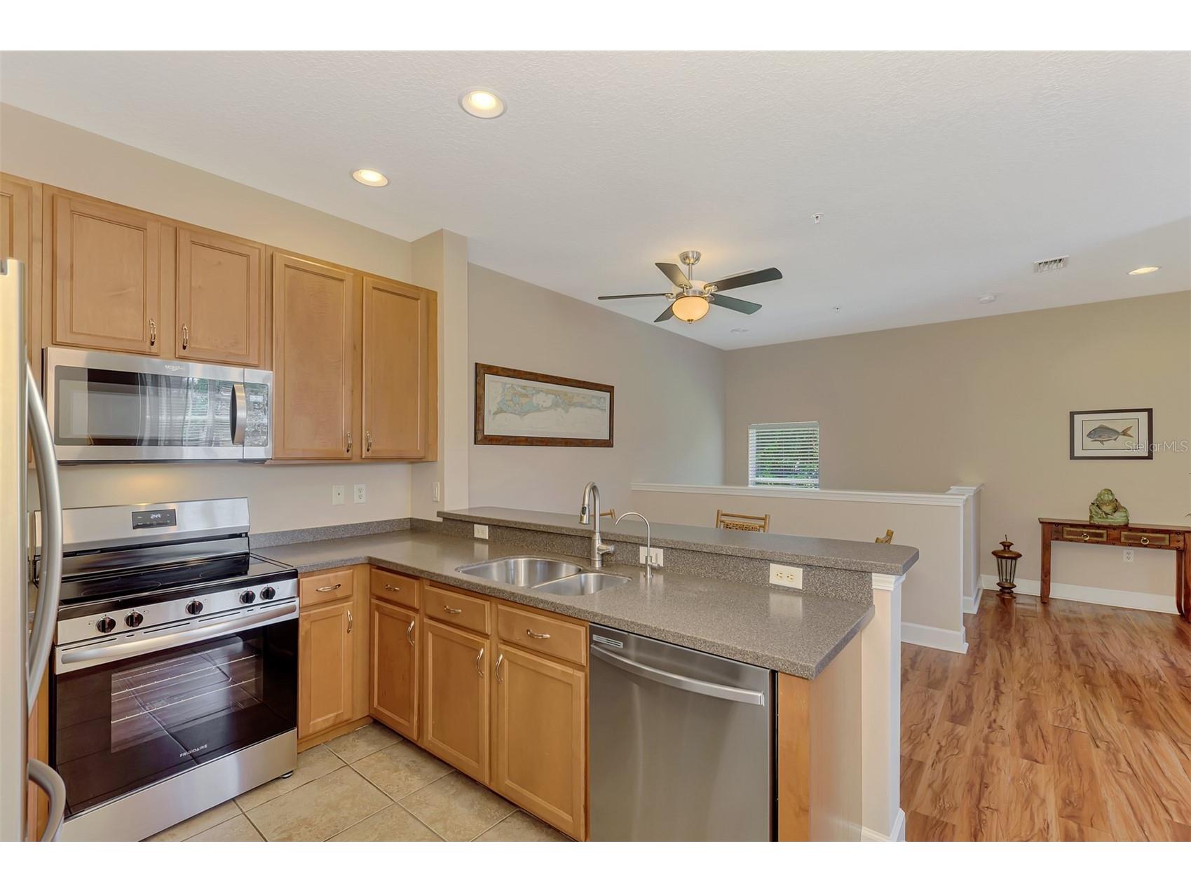 3627 Parkridge Circle #11-203 Sarasota FL 34243 A4696708 image27