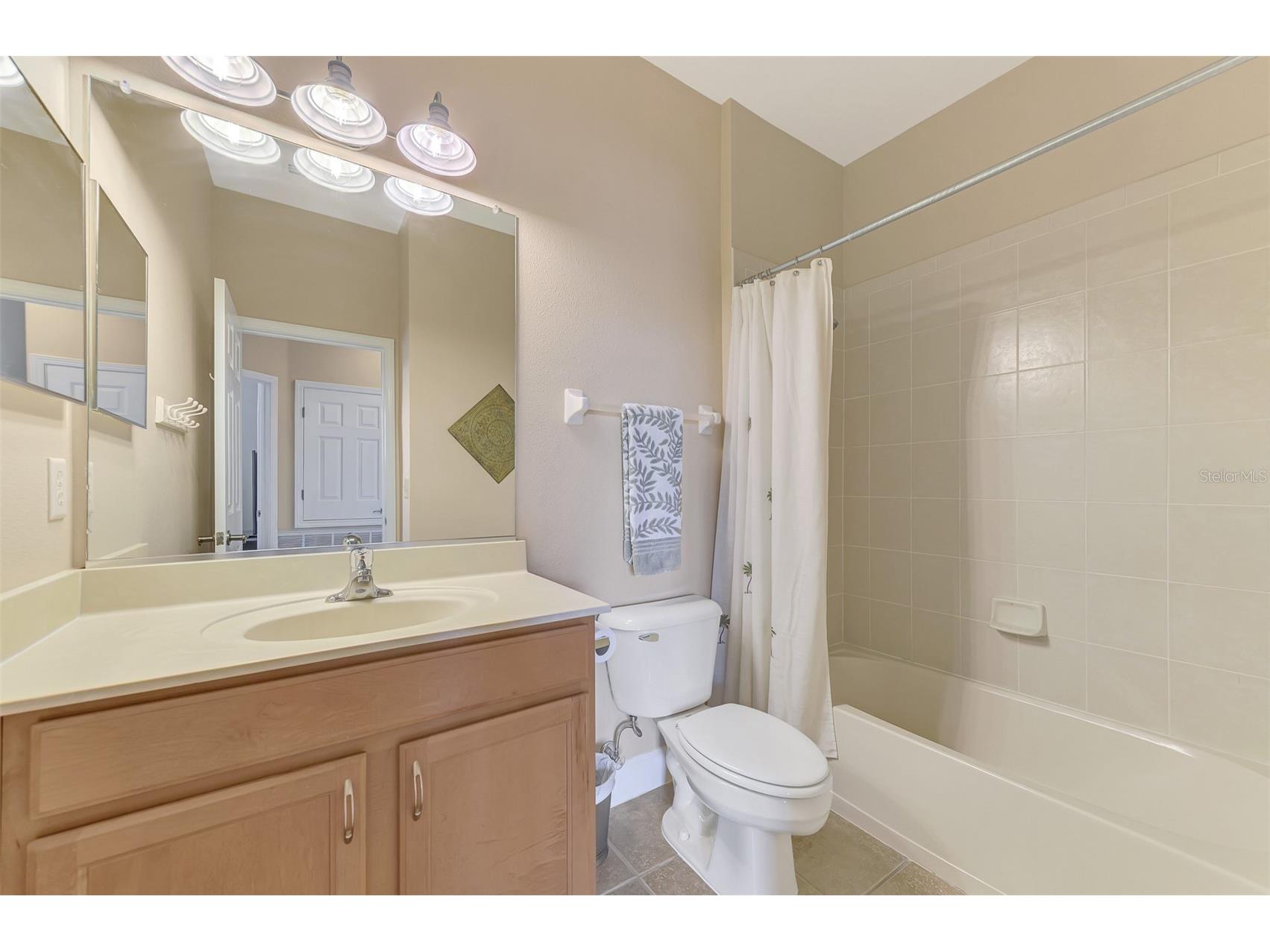 3627 Parkridge Circle #11-203 Sarasota FL 34243 A4696708 image37