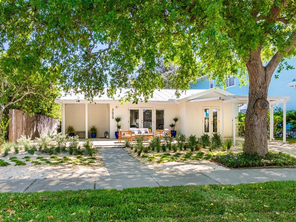 3629 Almeria Avenue Sarasota FL 34239 A4674432 image1