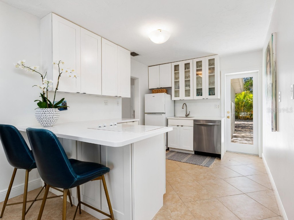 3629 Almeria Avenue Sarasota FL 34239 A4674432 image11