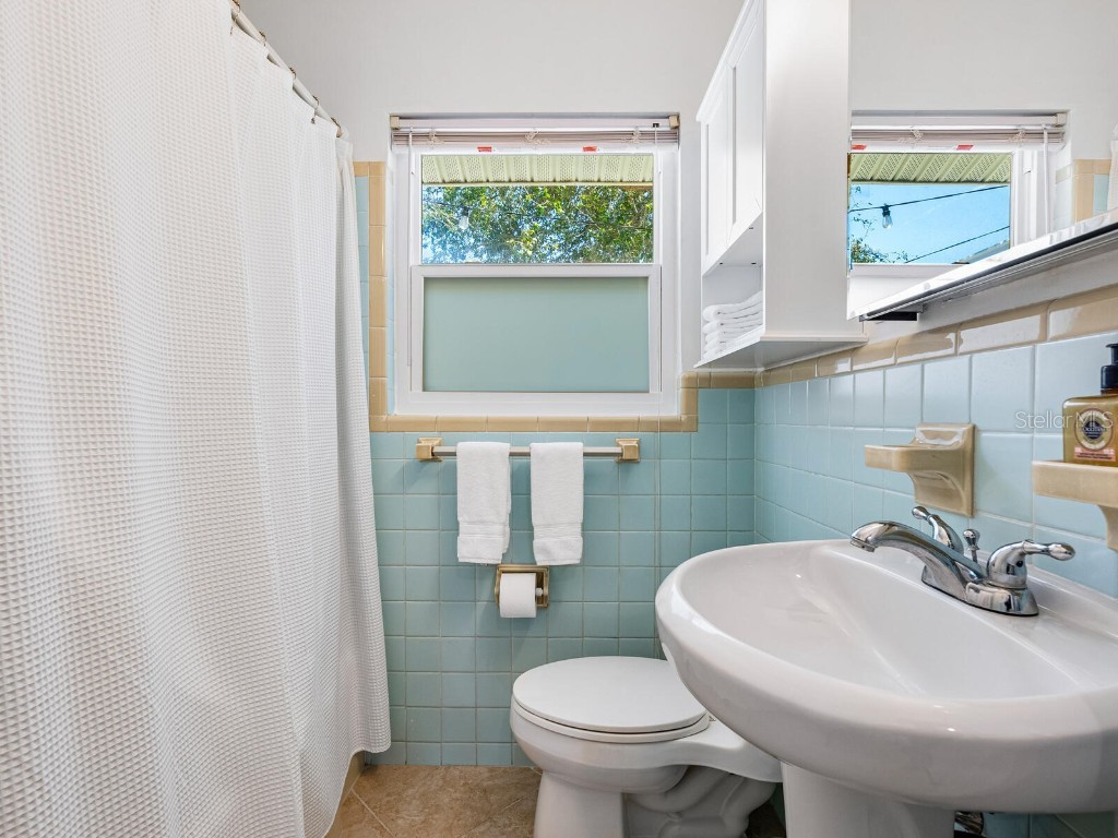 3629 Almeria Avenue Sarasota FL 34239 A4674432 image23