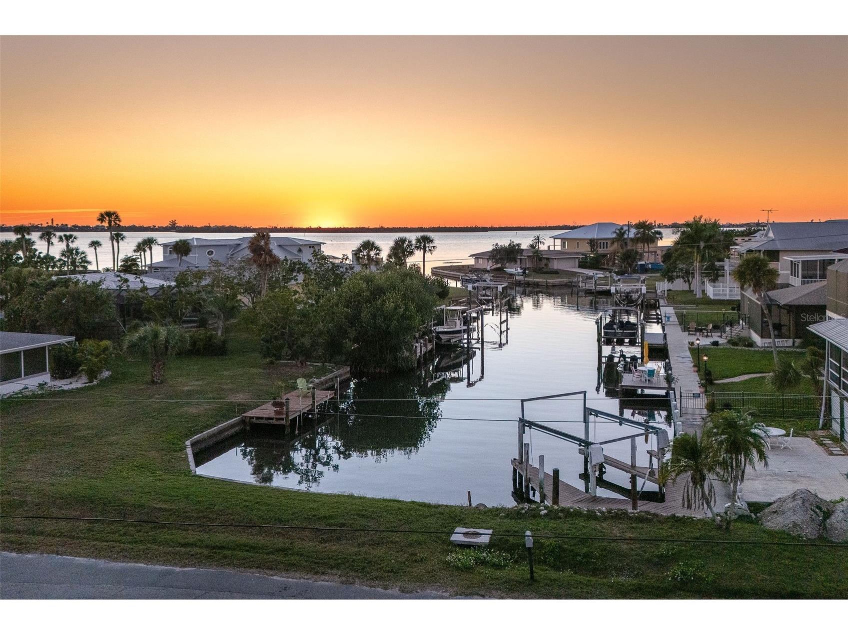 363 Oak Street Englewood FL 34223 D6145760 image1