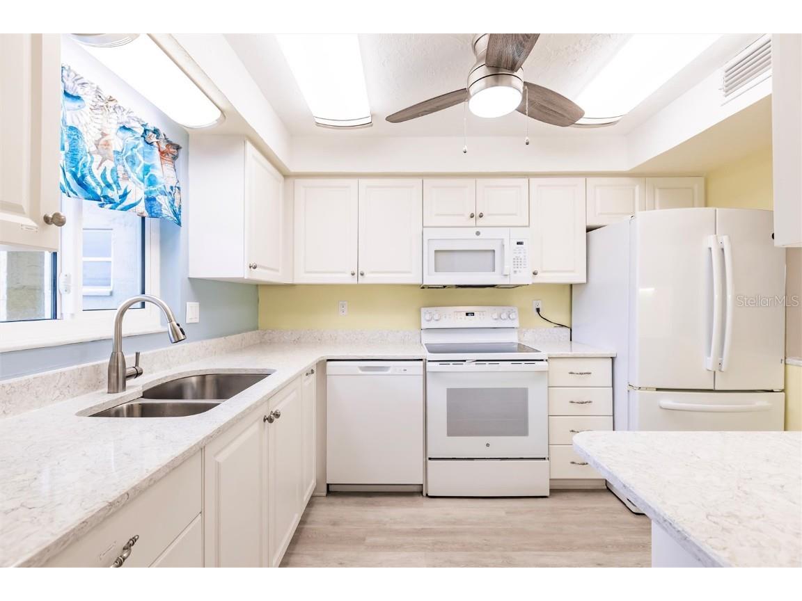 3635 Lake Bayshore Drive #J-410 Bradenton FL 34205 A4656505 image10