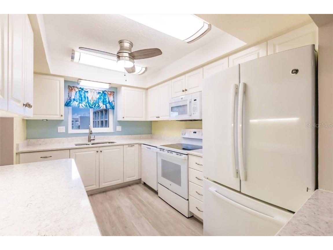 3635 Lake Bayshore Drive #J-410 Bradenton FL 34205 A4656505 image11