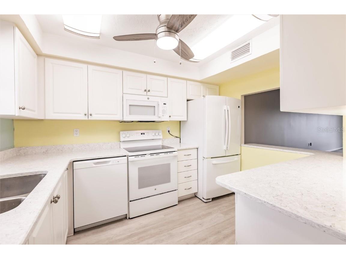 3635 Lake Bayshore Drive #J-410 Bradenton FL 34205 A4656505 image12