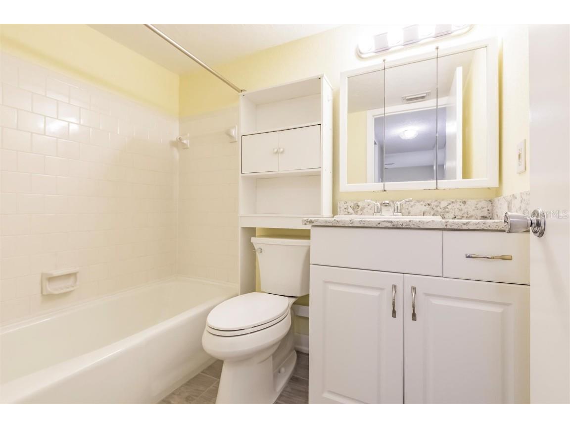 3635 Lake Bayshore Drive #J-410 Bradenton FL 34205 A4656505 image25