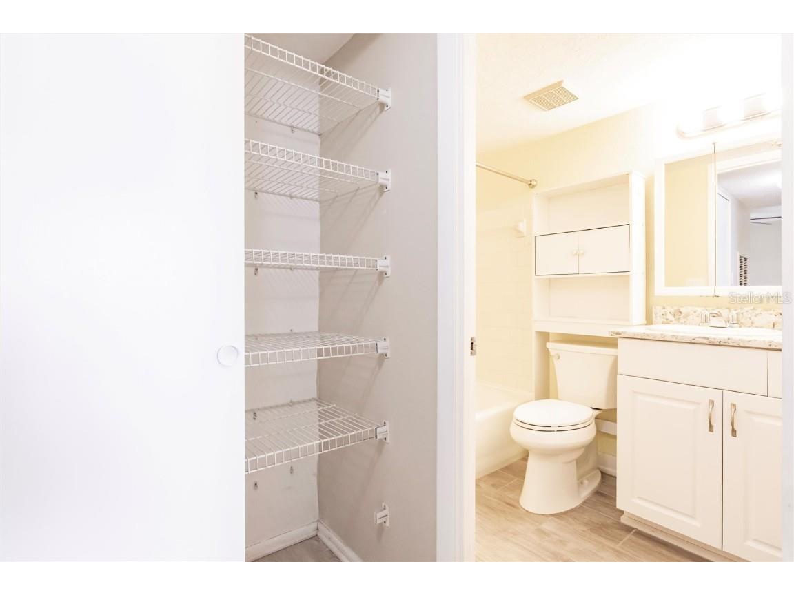 3635 Lake Bayshore Drive #J-410 Bradenton FL 34205 A4656505 image27