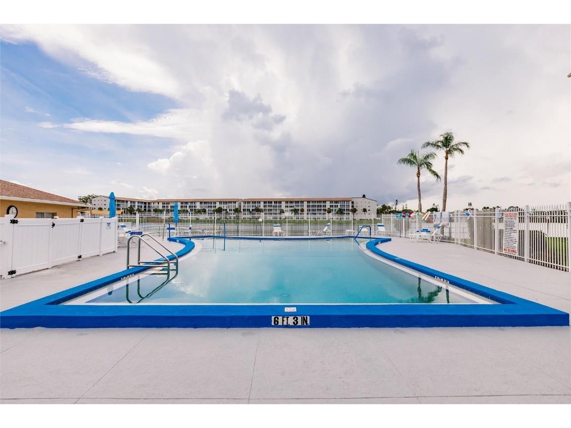 3635 Lake Bayshore Drive #J-410 Bradenton FL 34205 A4656505 image45