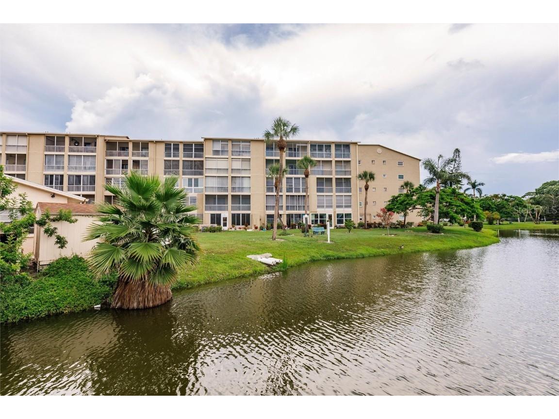 3635 Lake Bayshore Drive #J-410 Bradenton FL 34205 A4656505 image56