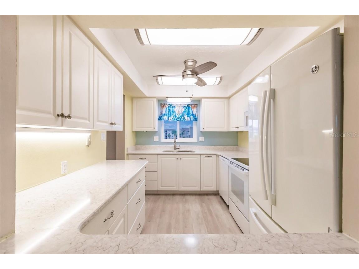 3635 Lake Bayshore Drive #J-410 Bradenton FL 34205 A4656505 image9