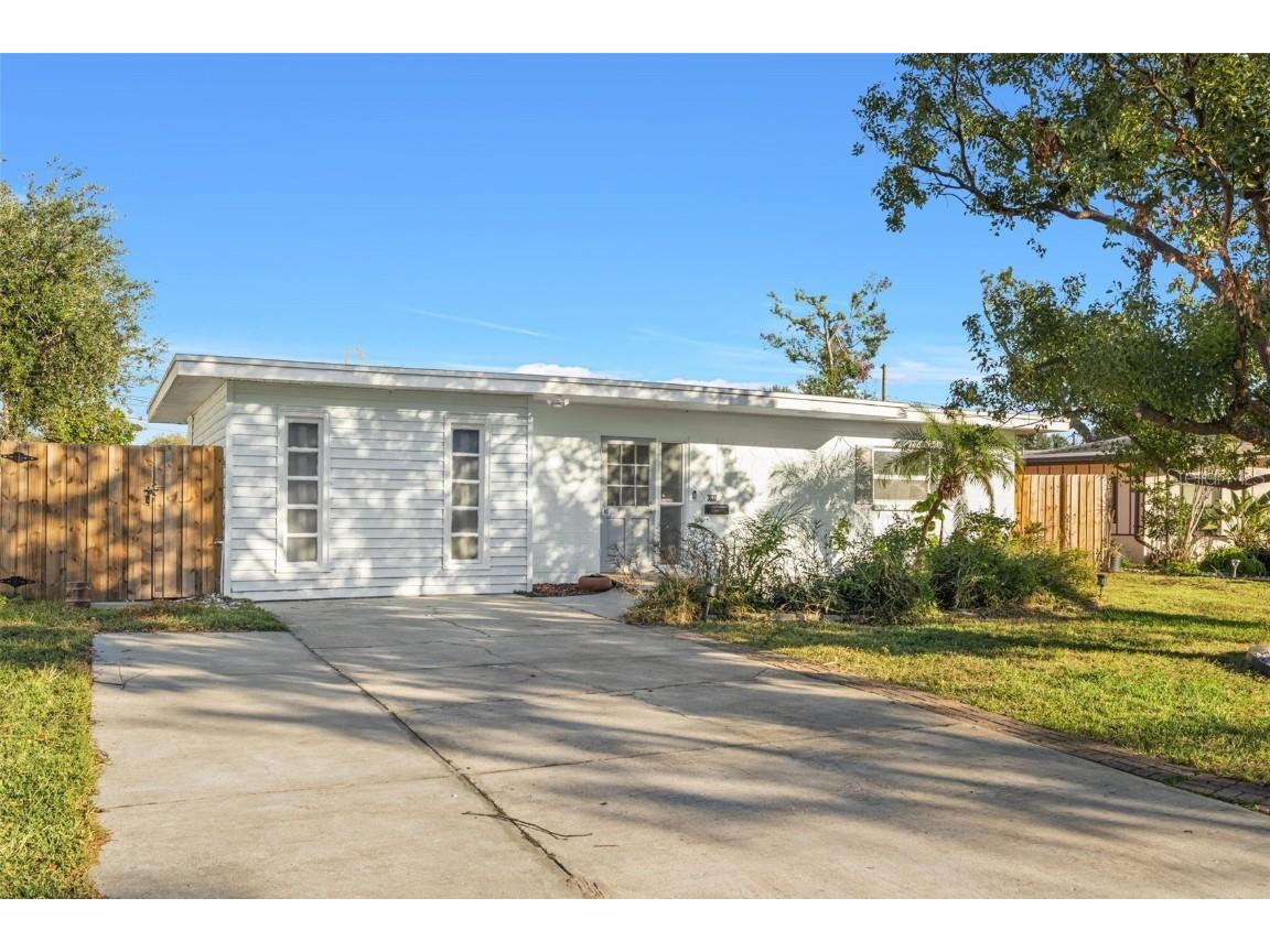 3637 63rd Street N Saint Petersburg FL 33710 TB8325741 image1