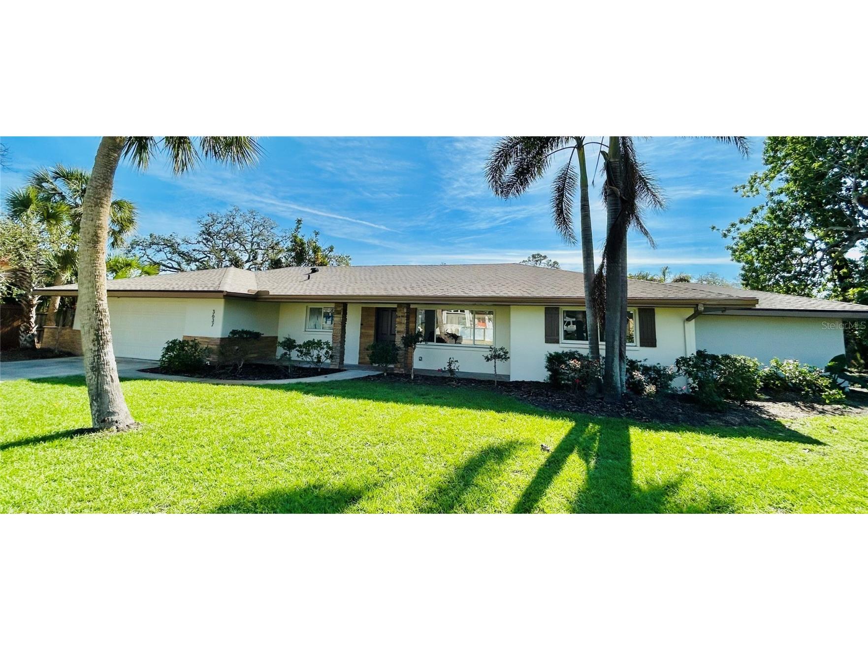 3637 Mineola Drive Sarasota FL 34239 - PHILLIPPI CREEK A4612052 image1