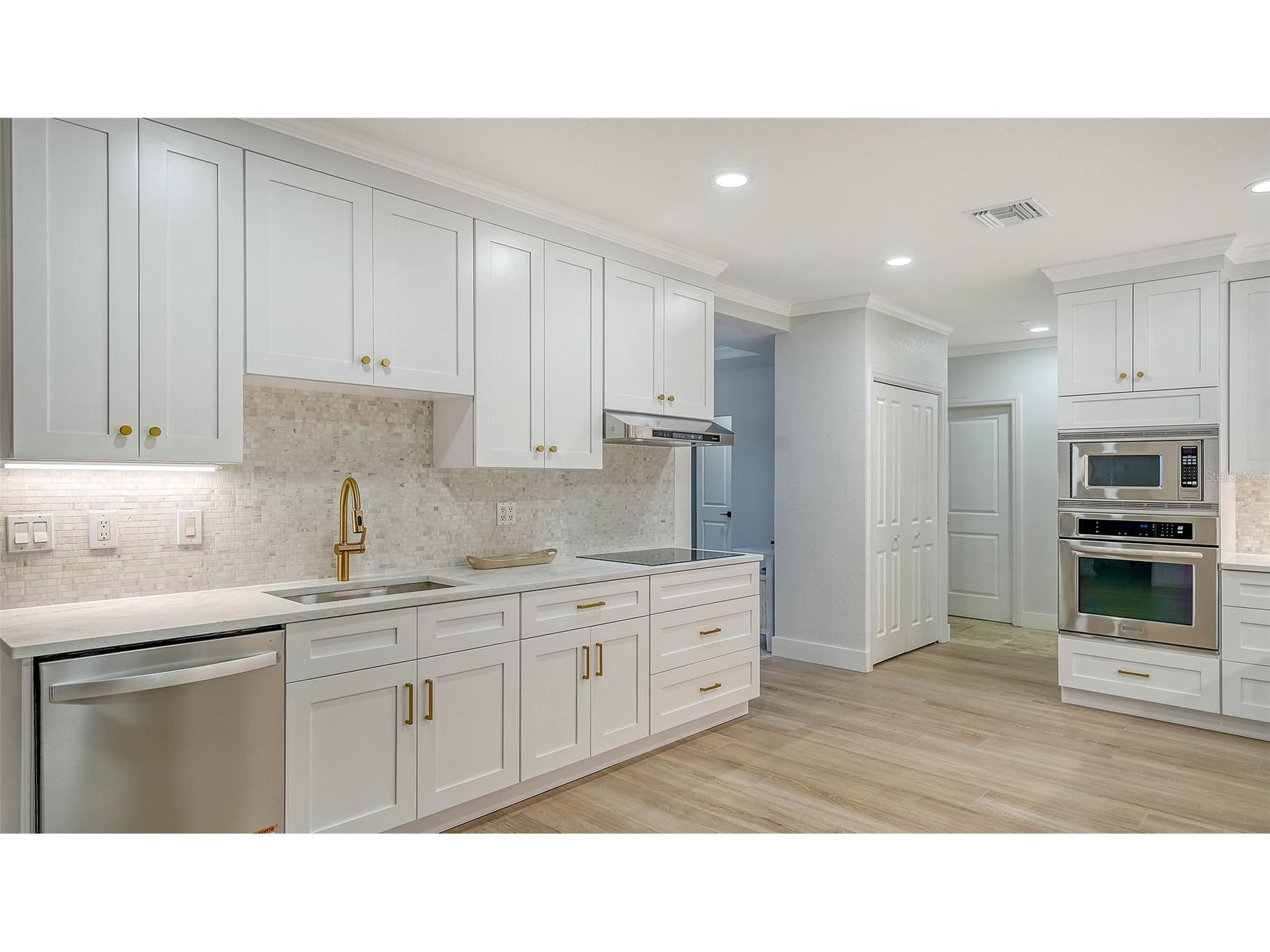 3639 Beneva Oaks Boulevard Sarasota FL 34238 A4660540 image13