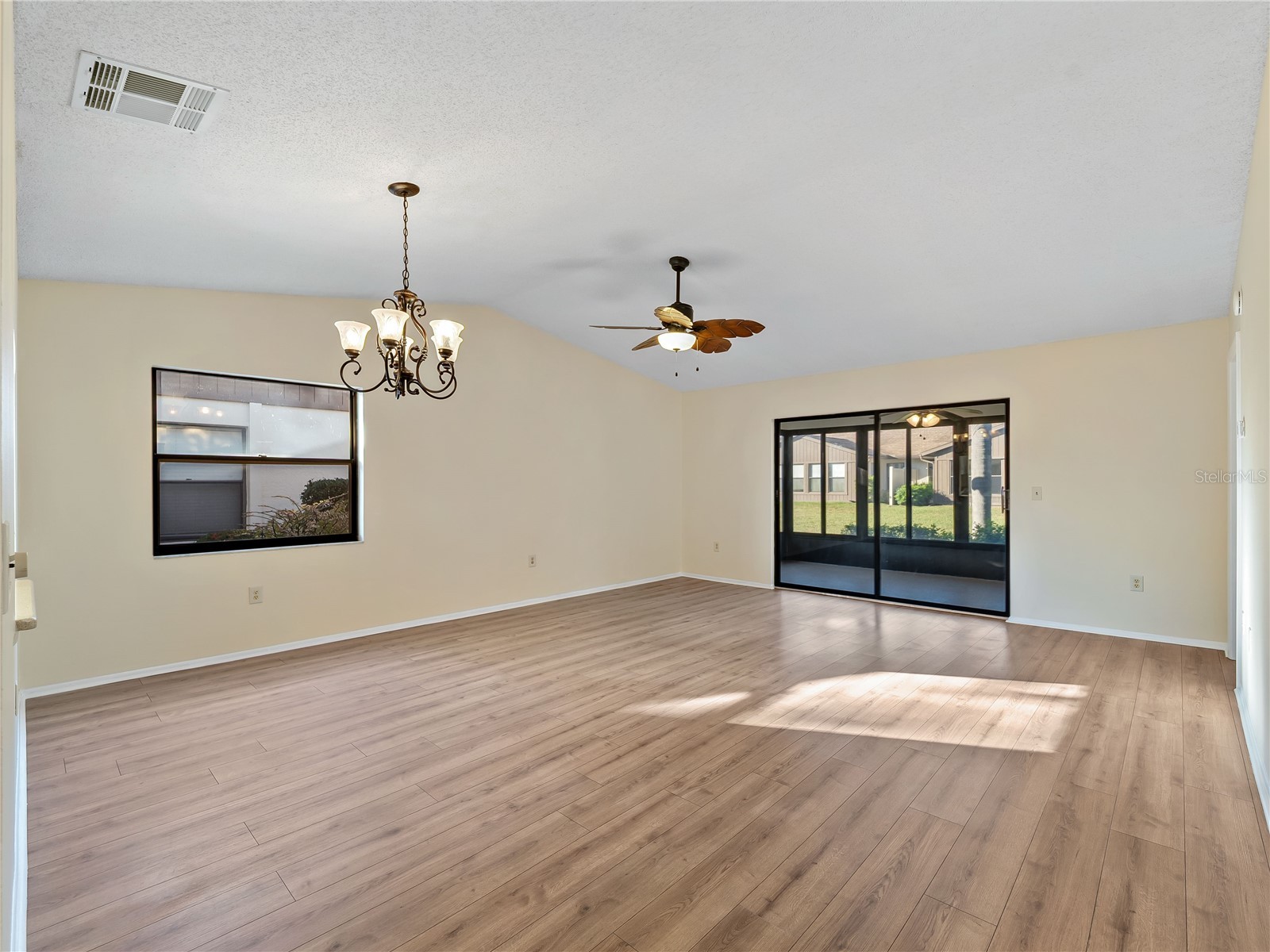 365 Oak Hill Way #32 Sarasota FL 34232 A4677958 image11