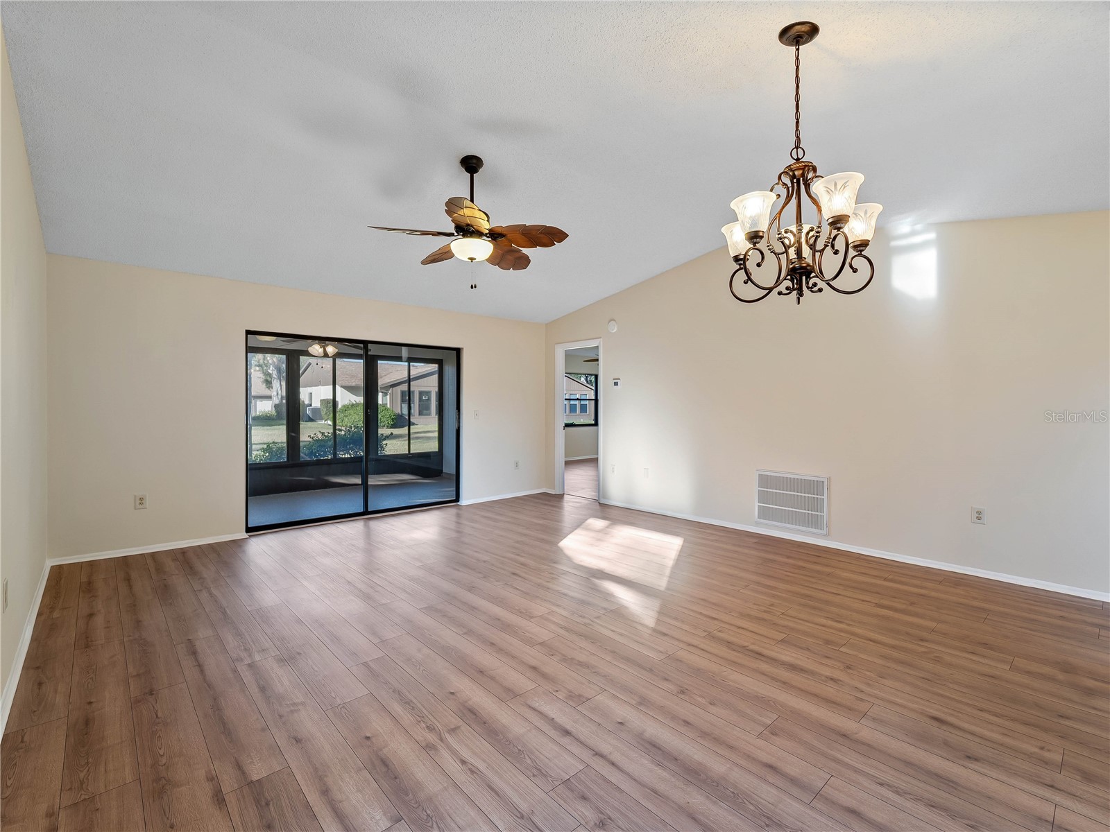 365 Oak Hill Way #32 Sarasota FL 34232 A4677958 image13
