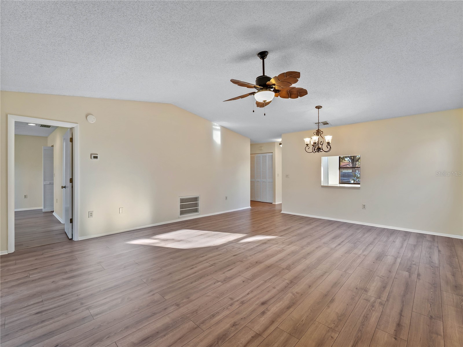 365 Oak Hill Way #32 Sarasota FL 34232 A4677958 image15