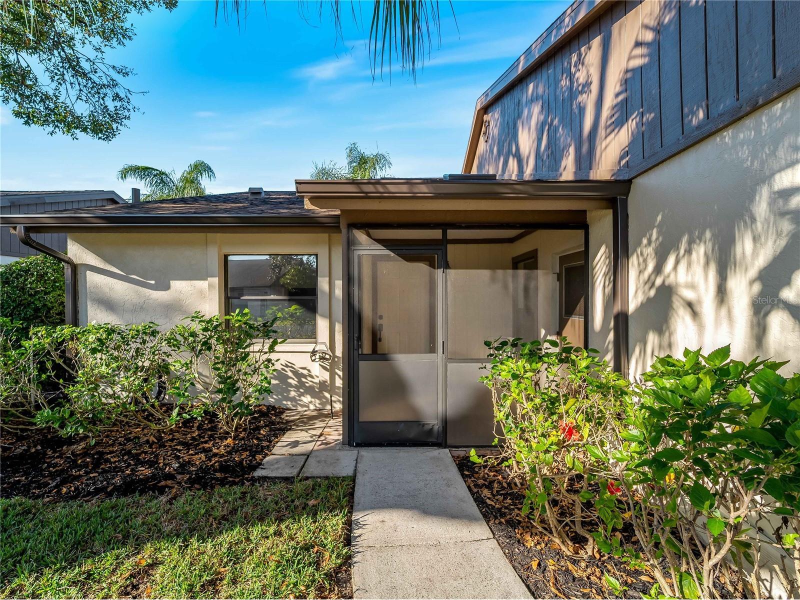 365 Oak Hill Way #32 Sarasota FL 34232 A4677958 image2