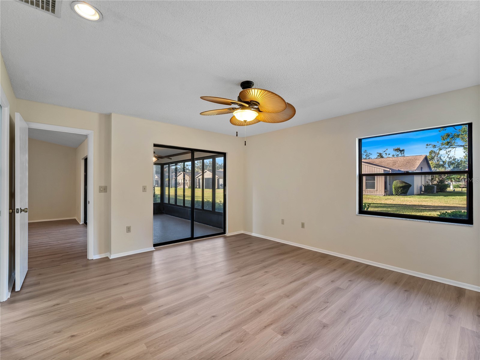 365 Oak Hill Way #32 Sarasota FL 34232 A4677958 image20