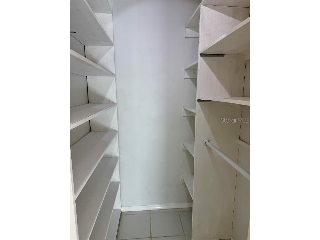 3652 Oak Grove Drive Sarasota FL 34243 O6357781 image32