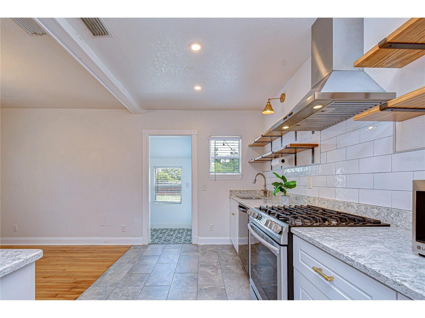 3653 2nd Avenue N Saint Petersburg FL 33713 TB8507192 image11