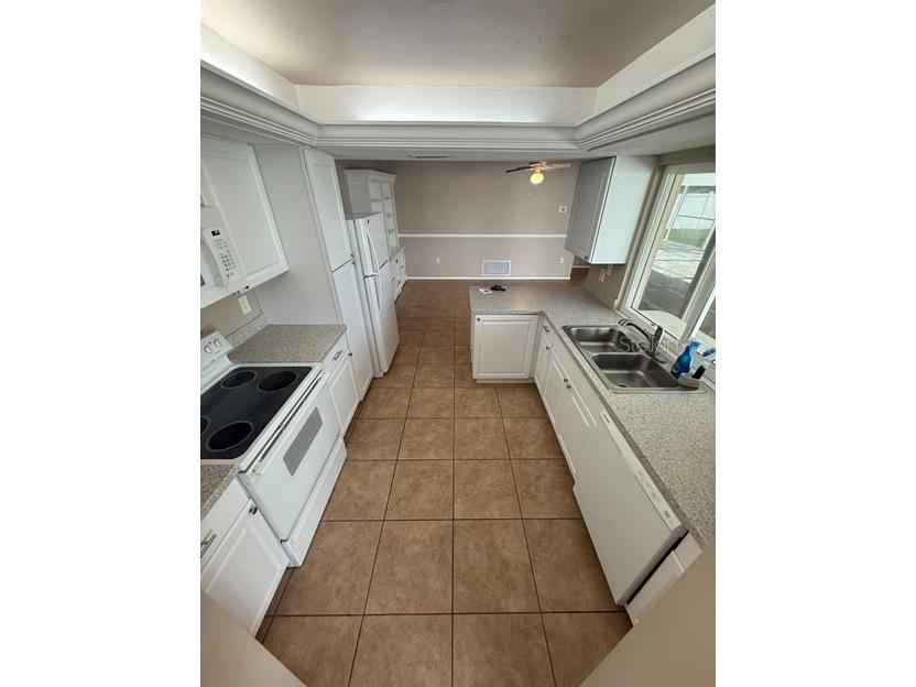 3654 Pin Oaks Street Sarasota FL 34232 A4700157 image30