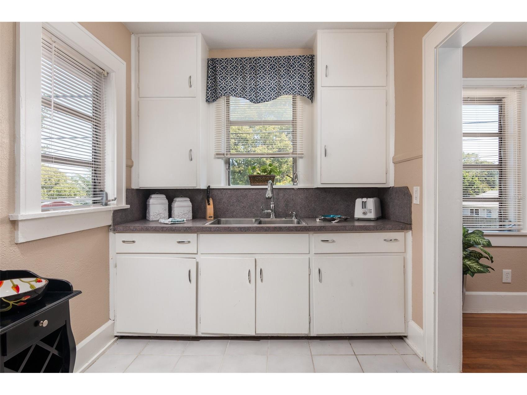3655 N 1st (Upper Unit) Avenue Saint Petersburg FL 33713 TB8502435 image3