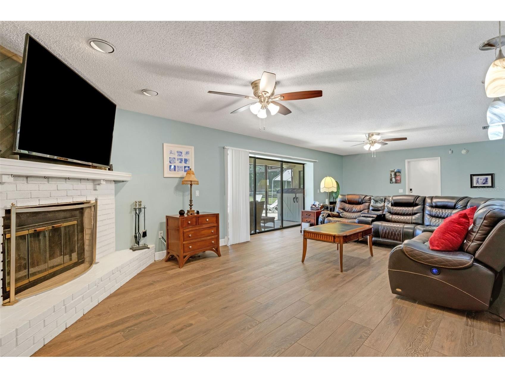 3656 Oak Grove Drive Sarasota FL 34243 A4691432 image12
